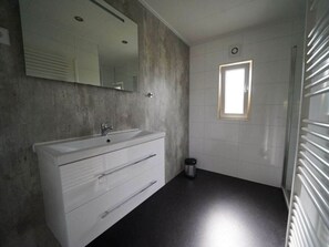 House | Bathroom - Holiday Home in Halfweg With Terrace (Halfweg)