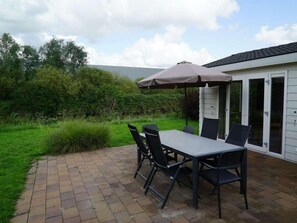 House | Outdoor dining - Holiday Home in Halfweg With Terrace (Halfweg)