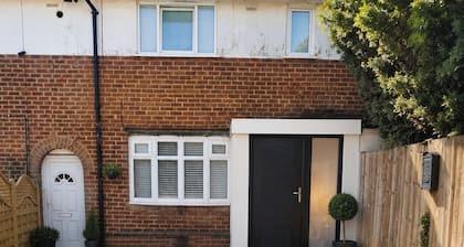 Northampton 2-bed House With Patio & Parking