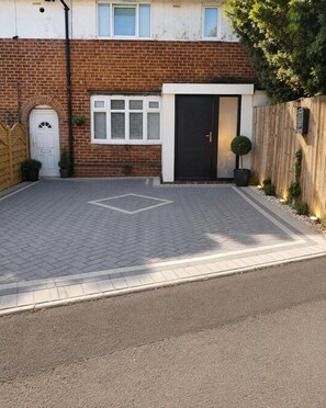 Exterior - Northampton 2-bed House With Patio & Parking (Northampton)