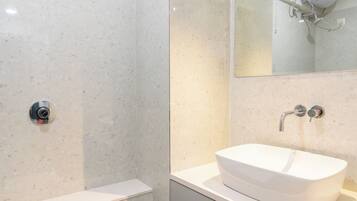 Shower, towels