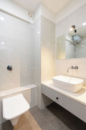 Shower, towels - X90 Studio Apartments (Pune)