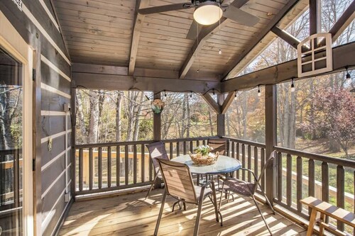 Cozy Tiny Home with HotTub and River View