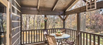 Cozy Tiny Home with HotTub and River View
