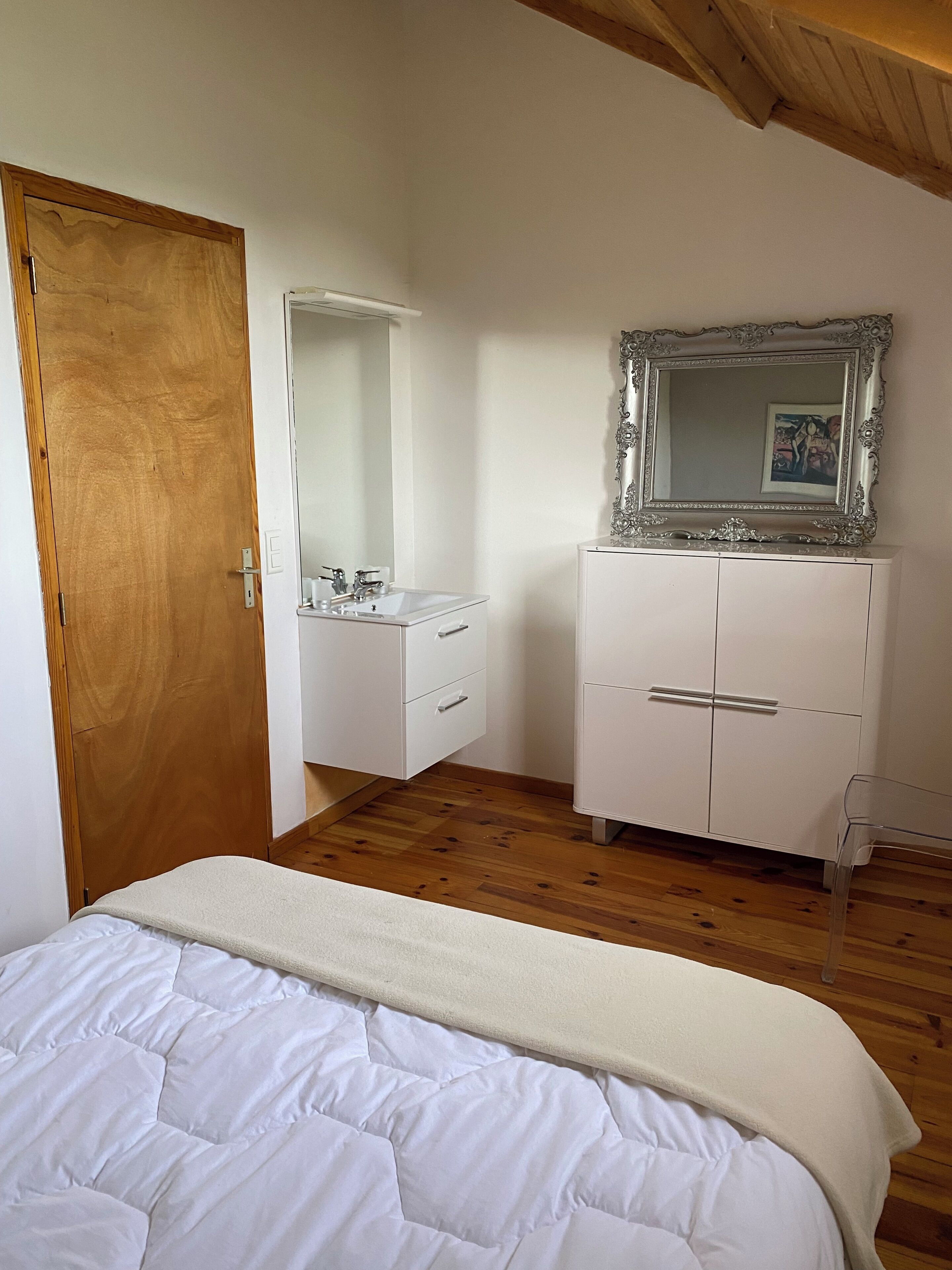 3 habitaciones, tabla de planchar con plancha y wifi 