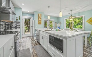 Coffee/tea maker, fridge, microwave, oven - 829 Bonito Road - New to Program - Charming 3 Bedroom Cottage (Fripp Island)