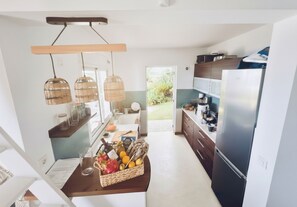 Private kitchen - Stunning Villa with Ocean Views in La Saline (Saint-Paul)