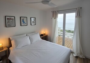 4 bedrooms, iron/ironing board, internet, bed sheets - Stunning Villa with Ocean Views in La Saline (Saint-Paul)