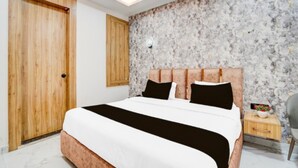 Superior Double Room | WiFi (free) - Aarambh Palace (Ayodhya)