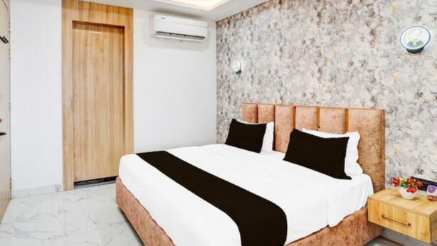 Deluxe Double Room | WiFi (free) - Aarambh Palace (Ayodhya)