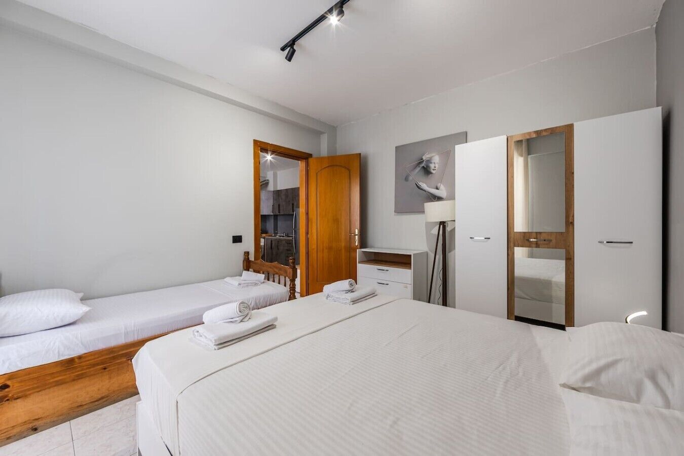 Iron/ironing board, WiFi, bed sheets