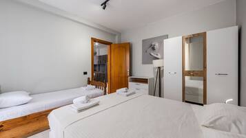 Iron/ironing board, WiFi, bed sheets
