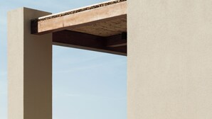 A large ceramic pot, a bench, and a view of the sea under a pergola. - Sundara, Exclusive Seaview Estate with Grand Pool & Direct Beach Access (Σκάλα)