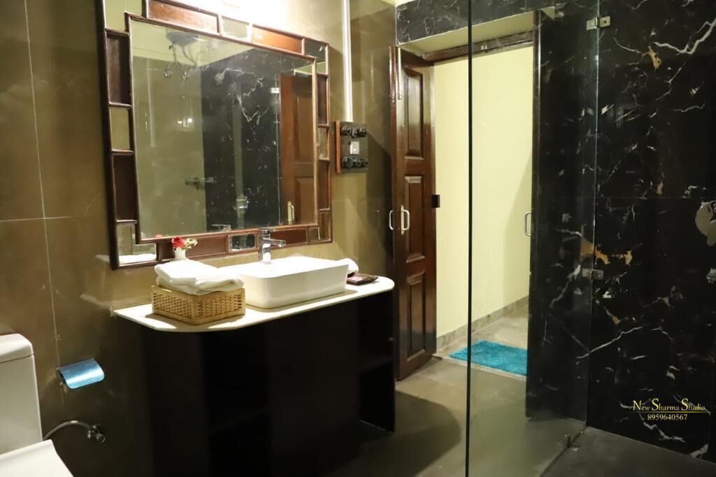 Deluxe Double Room, City View | Bathroom