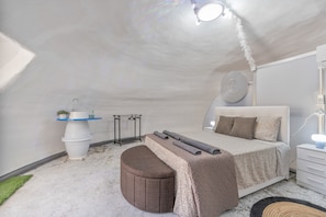 1 bedroom, bed sheets - Dome Glamping Villena for Couples, with Breakfast (Las Virtudes)