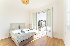 5 bedrooms, iron/ironing board, travel crib, free WiFi