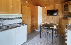 Fridge, stovetop, cookware/dishes/utensils - 1 bedroom nice home in Byxelkrok (Byxelkrok)