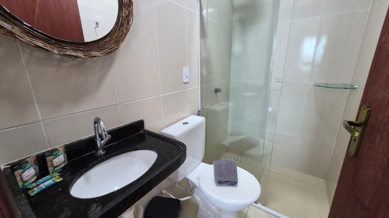 Ducha, toallas, jabón, shampoo