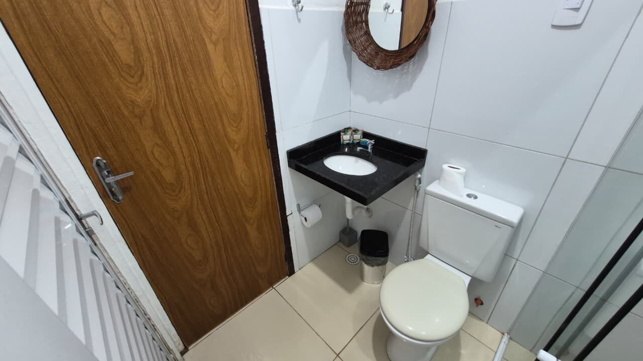 Chambre Quadruple Familiale, vue jardin | Salle de bain | Douche, serviettes fournies, savon, shampoing