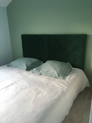 WiFi, bed sheets