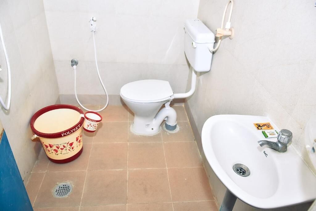 Deluxe Double Room, Balcony, City View | Bathroom | Shower, free toiletries, towels, soap