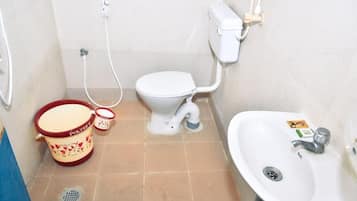 Deluxe Double Room, Balcony, City View | Bathroom | Shower, free toiletries, towels, soap