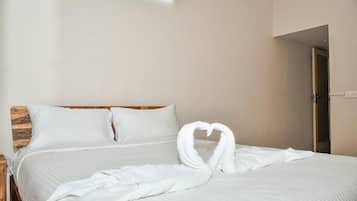 Kamar Double Deluks, balkon, pemandangan kota | Meja kerja, Wi-Fi gratis, dan dapat diakses tamu berkursi roda