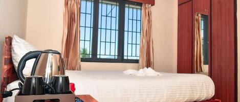 Escritorio, wifi gratis y acceso para silla de ruedas