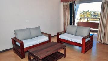 Kamar Double Deluks, balkon, pemandangan kota | Interior