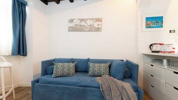Appartamento Standard | Area soggiorno | TV LED 40 pollici con canali digitali