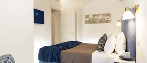 Standard Apartment | Iron/ironing board, WiFi (free)