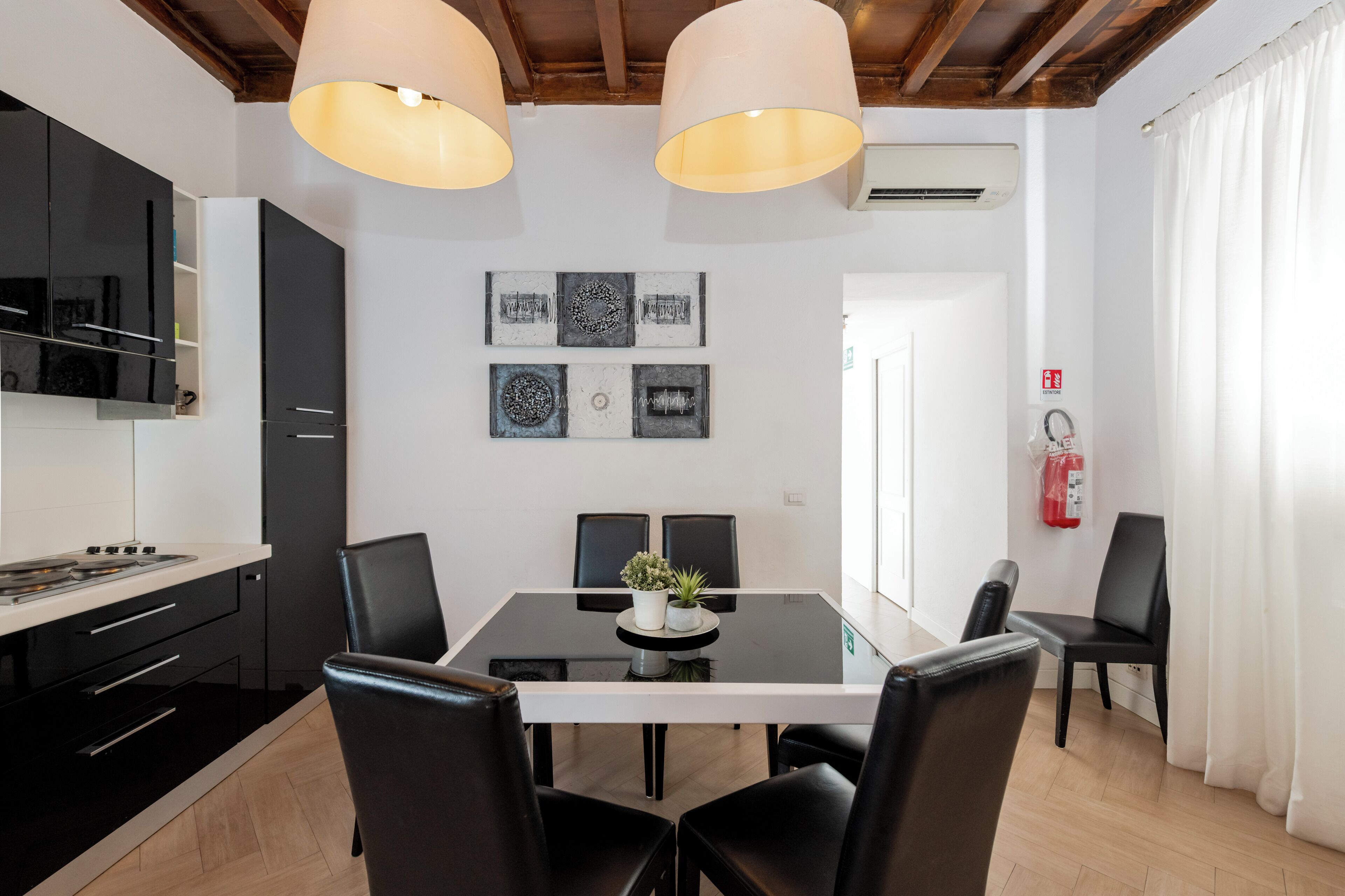 Appartement supérieur | Cuisine privée | Réfrigérateur grande capacité avec congélateur, four à micro-ondes