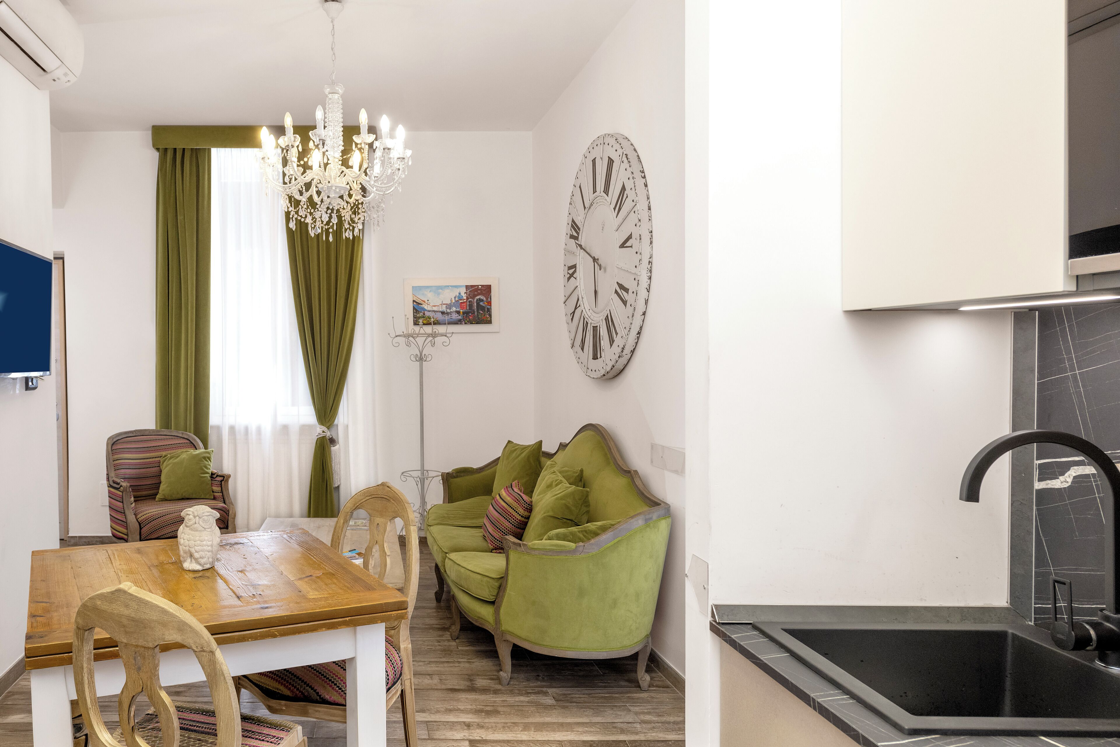 Premium Apartment | Private kitchen | Full-sized fridge, microwave, stovetop, cookware/dishes/utensils