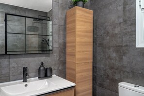 Bathroom - Spacious 5-bedroom villa with Top views and heated pool in charming Benalmádena (Benalmádena)
