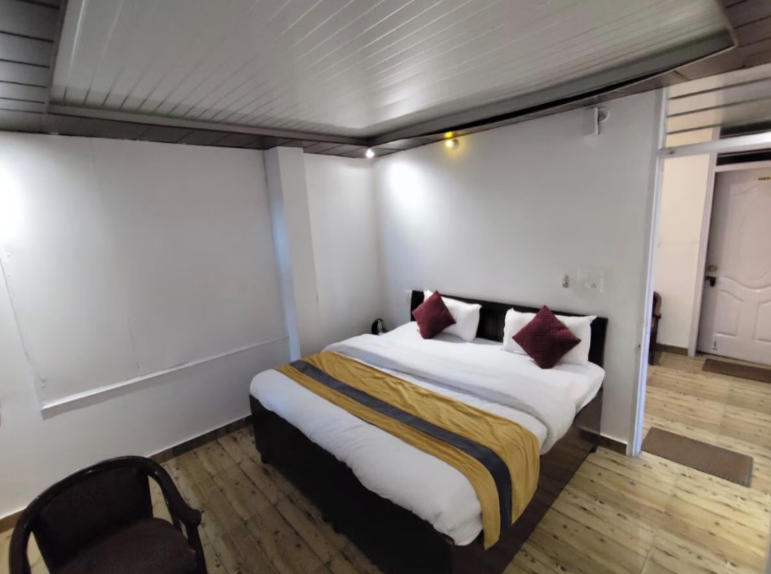 Habitación doble Deluxe, vista a la ciudad | Escritorio y wifi gratis 