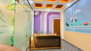 Lobby - Hotel Gurukripa (Indore)