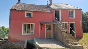 Exterior - Renovated 2-bedroom house in calm and green Burgundy with enclosed 600 m2 garden (Marigny-l'Église)
