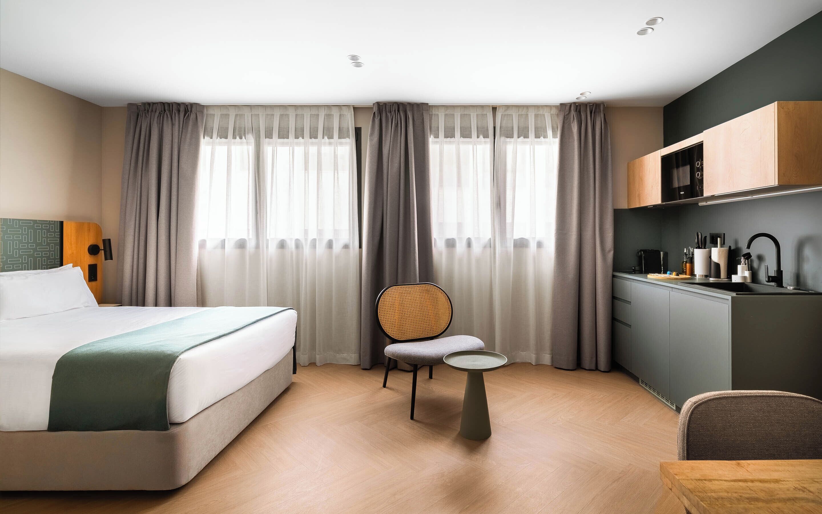 Decoración personalizada, muebles diferentes y escritorio 