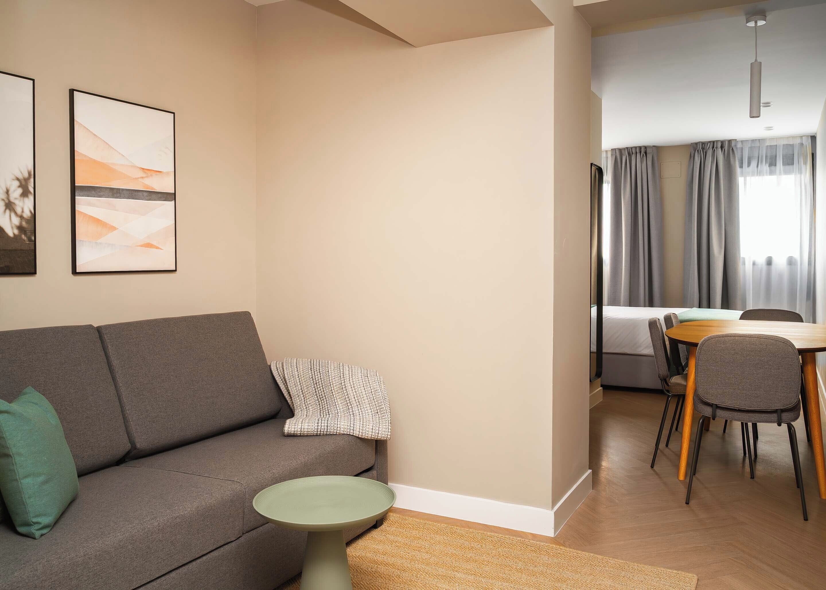 Decoración personalizada, muebles diferentes y escritorio 