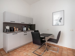 Studio | Dining - Limehome Madrid Calle del Maestro Alonso (Madrid)