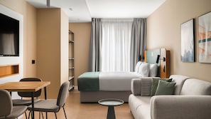 Decoración personalizada, muebles diferentes y escritorio 