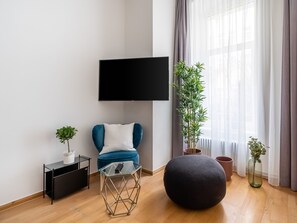 Studio | Living area - Limehome Madrid Calle del Maestro Alonso (Madrid)
