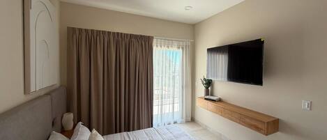 Desk, iron/ironing board, WiFi, bed sheets