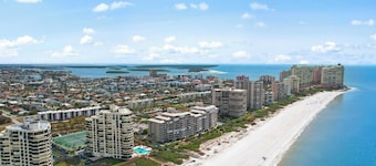Remodeled Marco 2/2 Condo - Walk to The Snook Inn