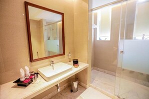 Shower, free toiletries, slippers, soap - Gulab Kothi by Grapevine Varanasi (Varanasi)