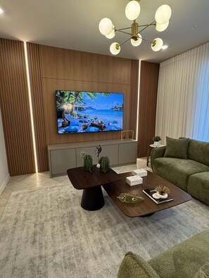 TV - Modern 5 Bedroom Townhome at Windsor Cay 89BL (Clermont)