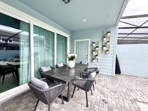 Outdoor dining - Modern 5 Bedroom Townhome at Windsor Cay 89BL (Clermont)