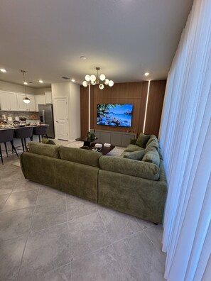 Interior - Modern 5 Bedroom Townhome at Windsor Cay 89BL (Clermont)