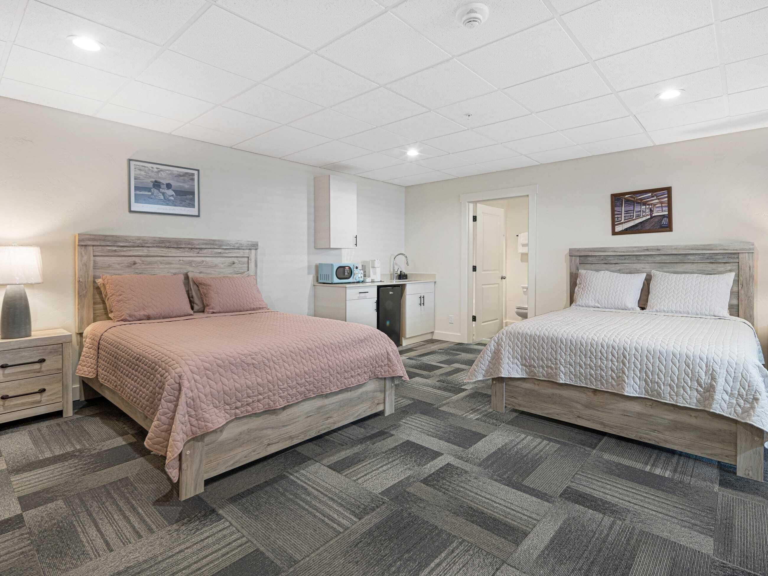 Iron/ironing board, free WiFi, bed sheets