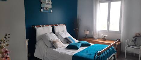 WiFi, bed sheets